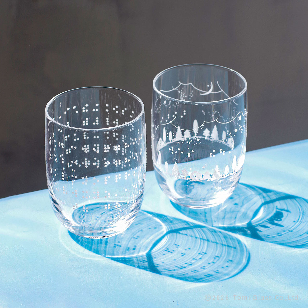 点字グラス-2種-斜めに並ぶ